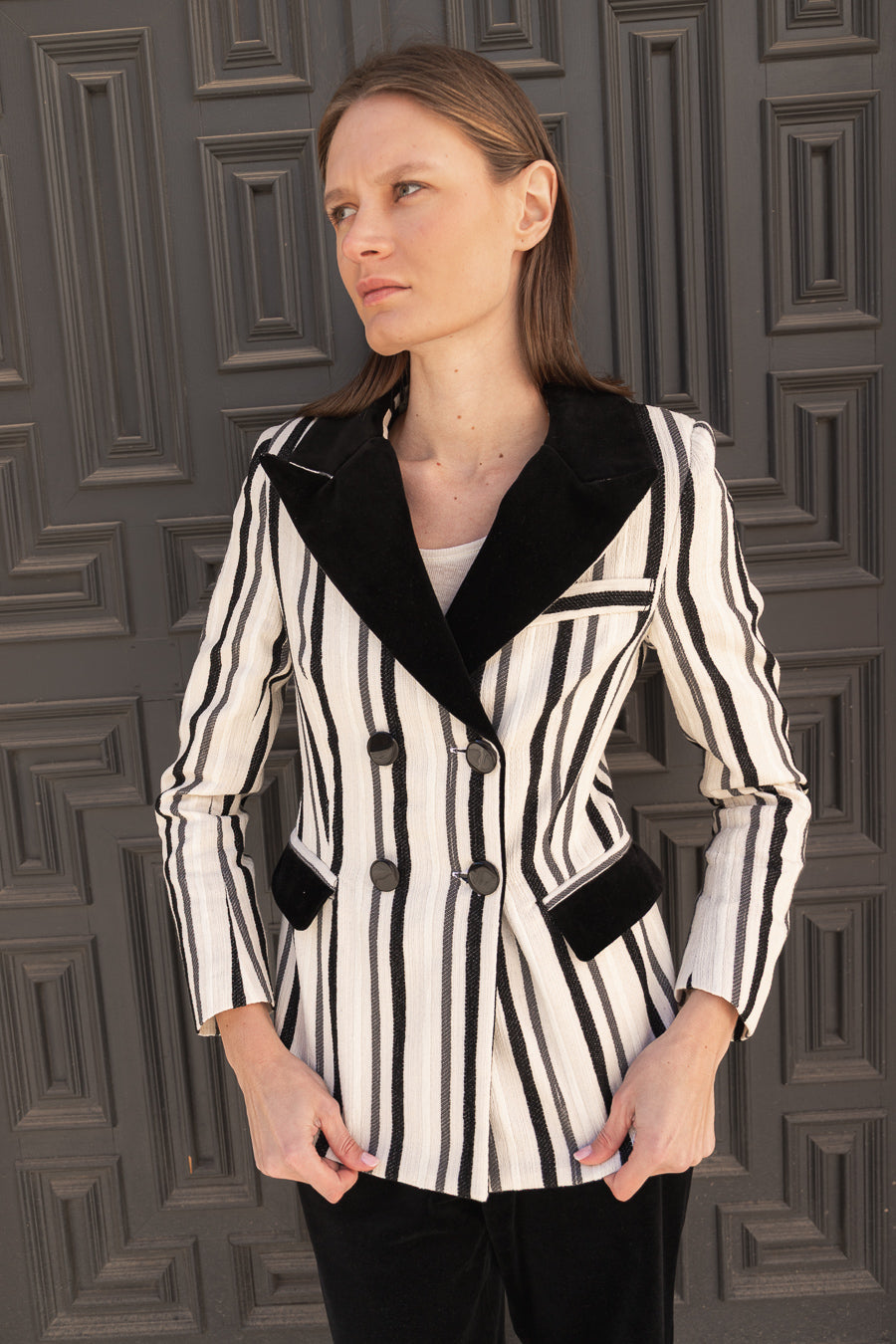 Chaqueta Sera Rayas Blanca y Negra